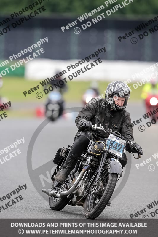 Vintage motorcycle club;eventdigitalimages;mallory park;mallory park trackday photographs;no limits trackdays;peter wileman photography;trackday digital images;trackday photos;vmcc festival 1000 bikes photographs